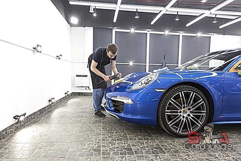 капот автомобиля 