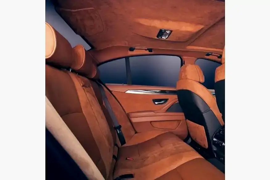 Перетяжка салона авто алькантарой в детейлинг центре SA CarLounge в Москве