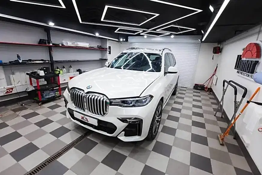 Бронирование стекол автомобиля пленкой цена в детейлинг центре САКарЛаунж