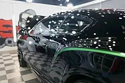 Оклейка крыши авто черной пленкой
