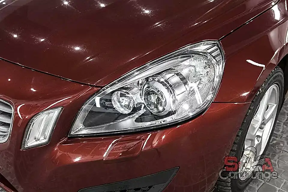 Чистка фар с разбором. Решение проблемы с запотеванием фары Volvo S60