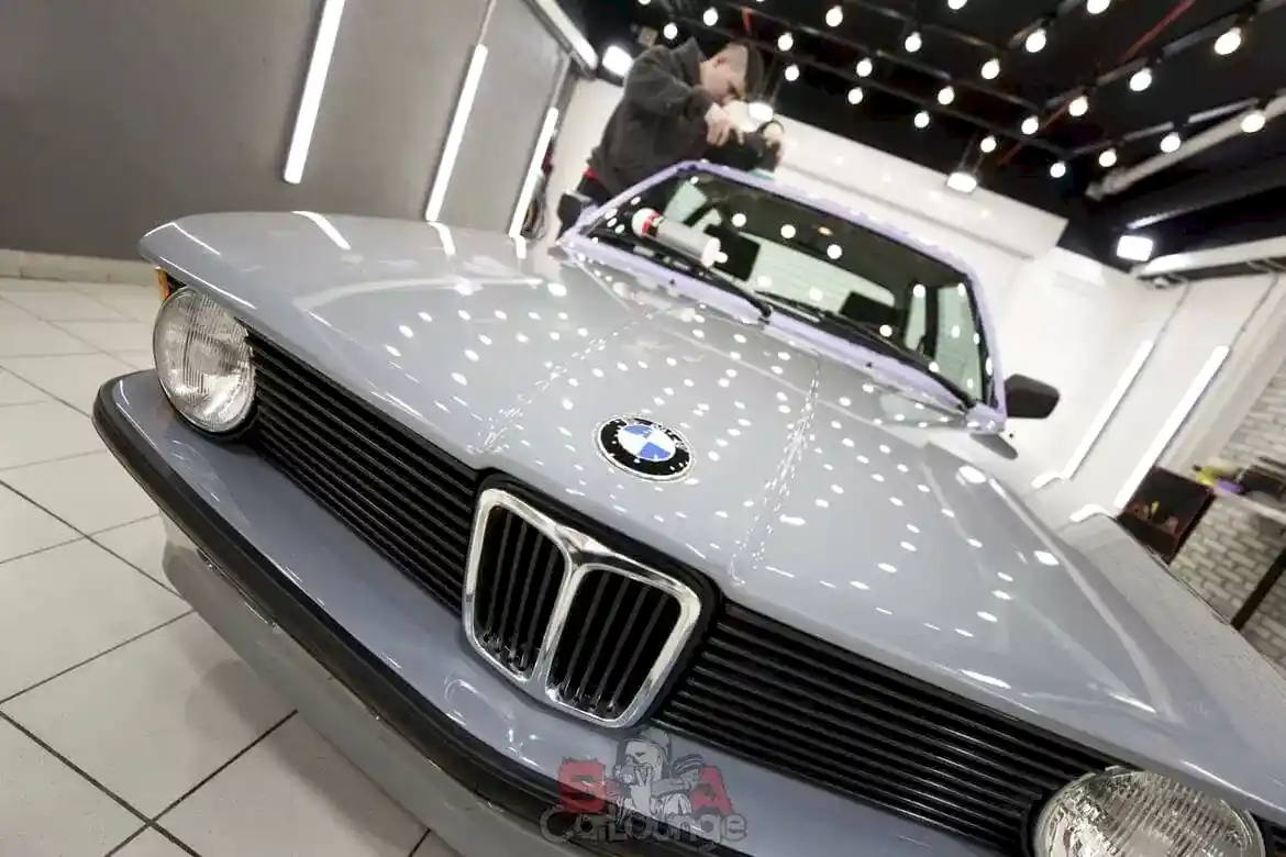 Полировка и химчистка для ретро BMW в нашем Детейлинг центре SA carlounge 