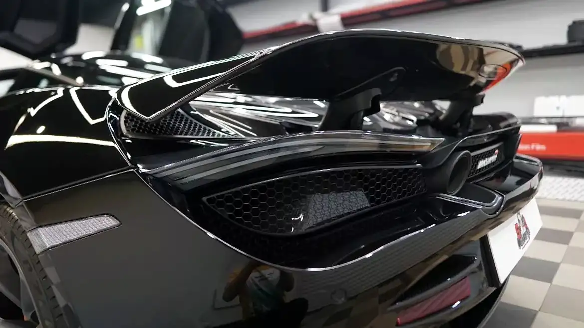 Оклейка Антигравийной Пленкой в SA CarLounge: Защитите Ваш McLaren 720sLaren антигравийной пленкой