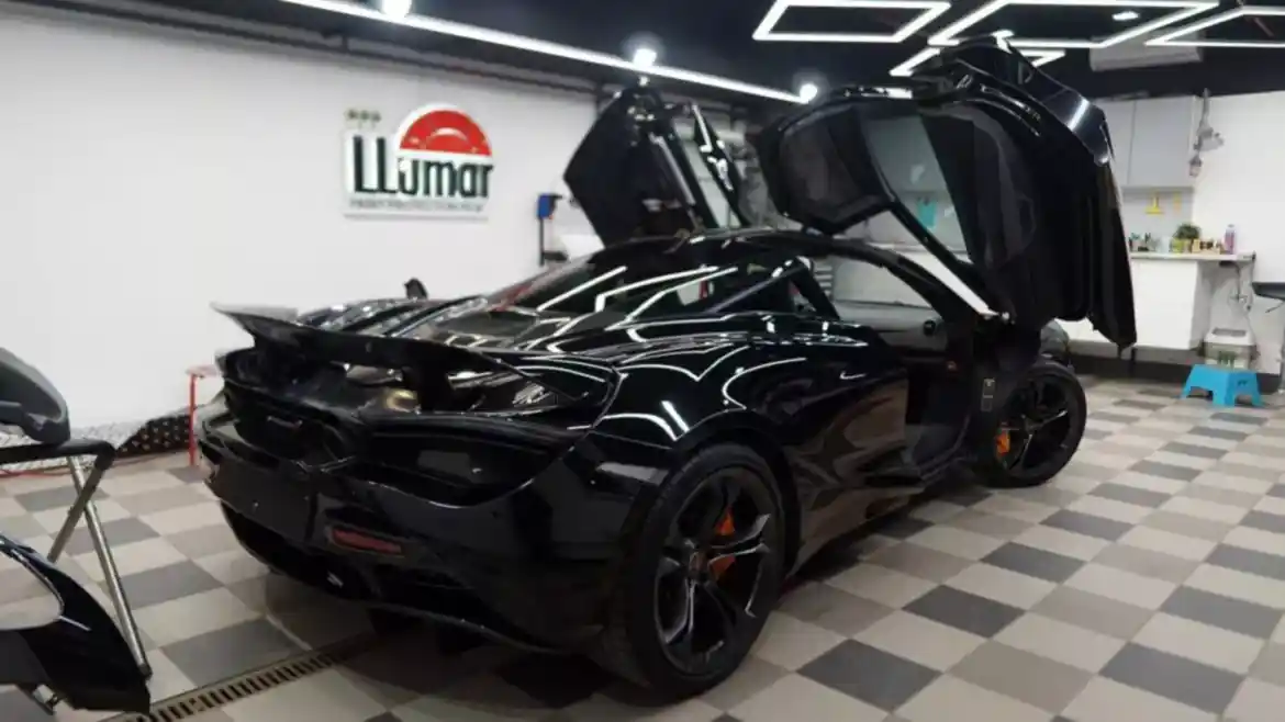Оклейка Антигравийной Пленкой в SA CarLounge: Защитите Ваш McLaren 720sLaren антигравийной пленкой