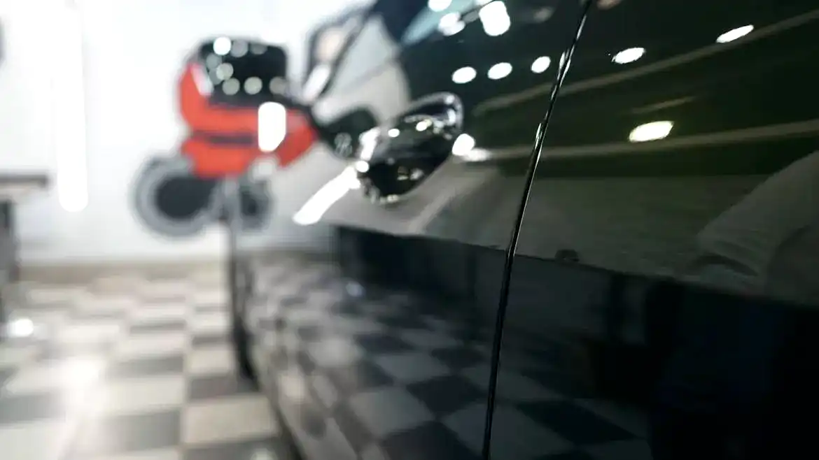 Бронирование кузова автомобиля пленкой цена в детейлинг центре SA CarLounge в Москве