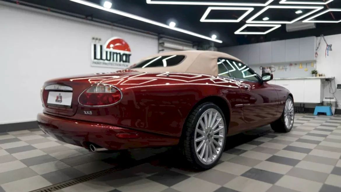 Перетяжка крыши салона автомобиля в детейлинг центре SA CarLounge в Москве
