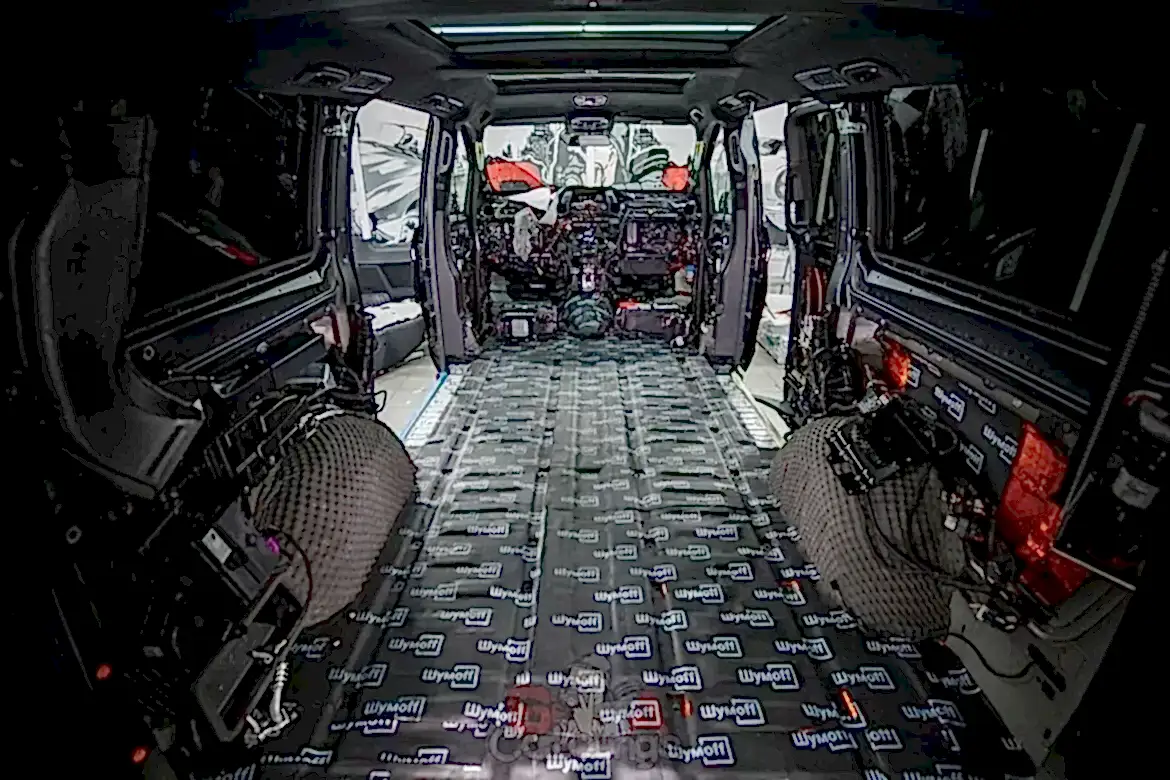 Шумоизоляция автомобиля в детейлинг центре SA CarLounge в Москве