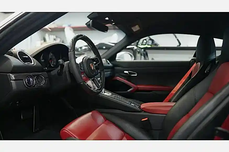 Реставрация салона автомобиля в детейлинг центре SA CarLounge в Москве