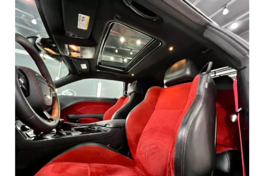 Реставрация сидений автомобиля в детейлинг центре SA CarLounge в Москве