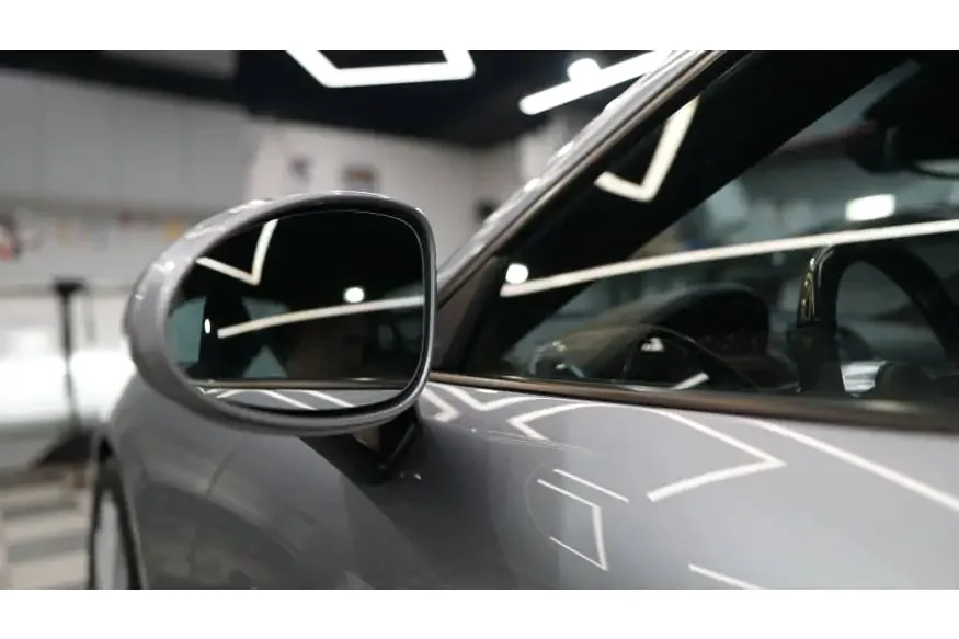 Тонировка стекол автомобиля в детейлинг центр SA CarLounge в Москве